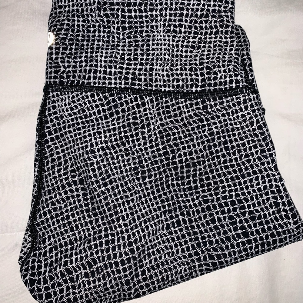 Lululemon black and white design leggings